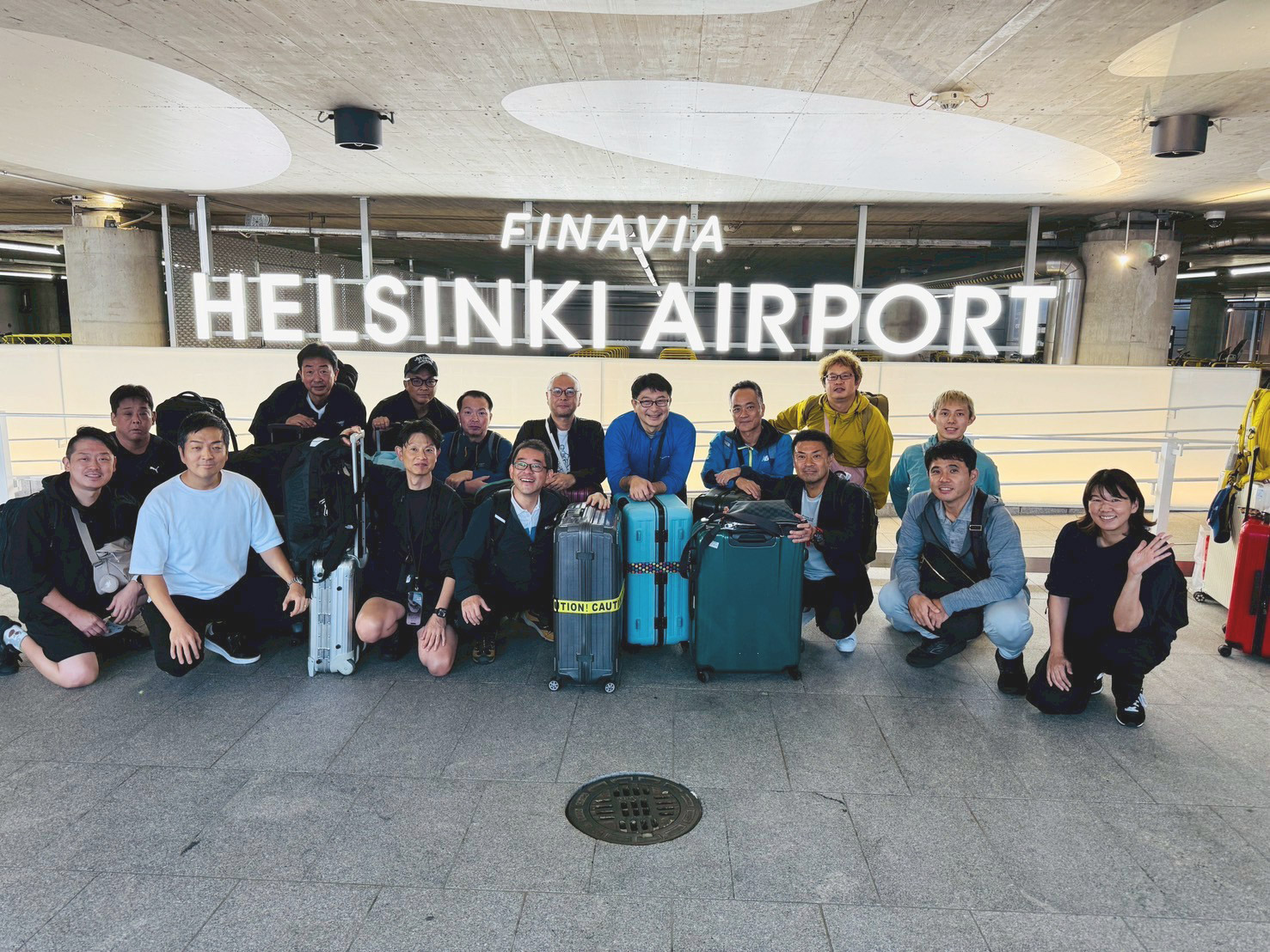 ヘルシンキ空港での集合写真